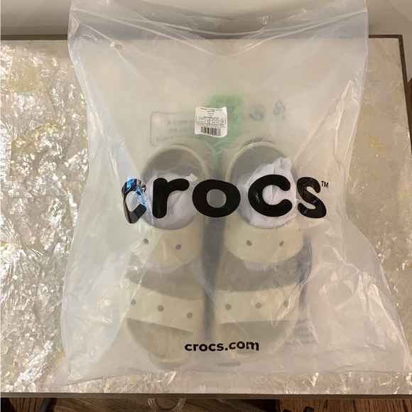 New Crocs Classic Mega Crush Sandal Sandals Bone Women 9 W9 - Picture 8 of 9